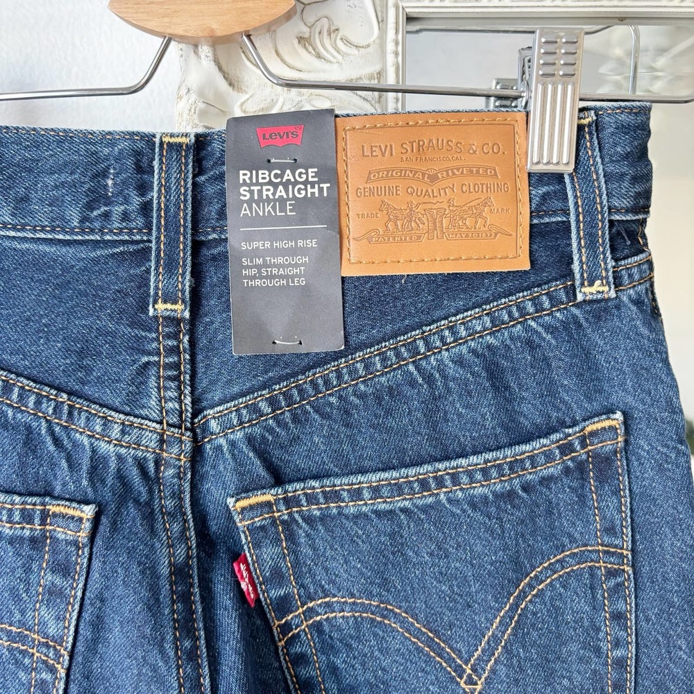 Levi’s Ribcage Straight Jeans - Picture 5 of 8